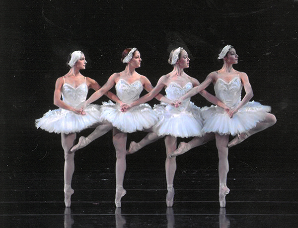 Samantha Lewis in 'Swan Lake'