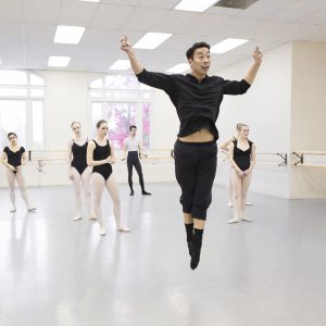 Edwaard Liang works with company dancers in the studio
