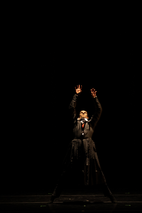 BalletMet performs David Nixon's ballet Dracula