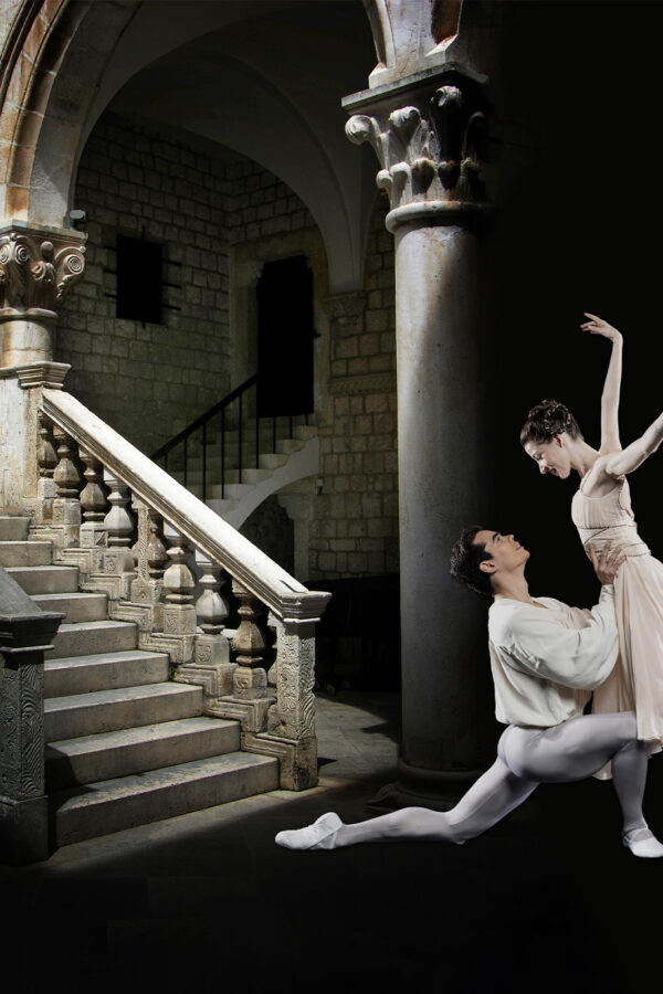 BalletMet's Romeo & Juliet on stage.