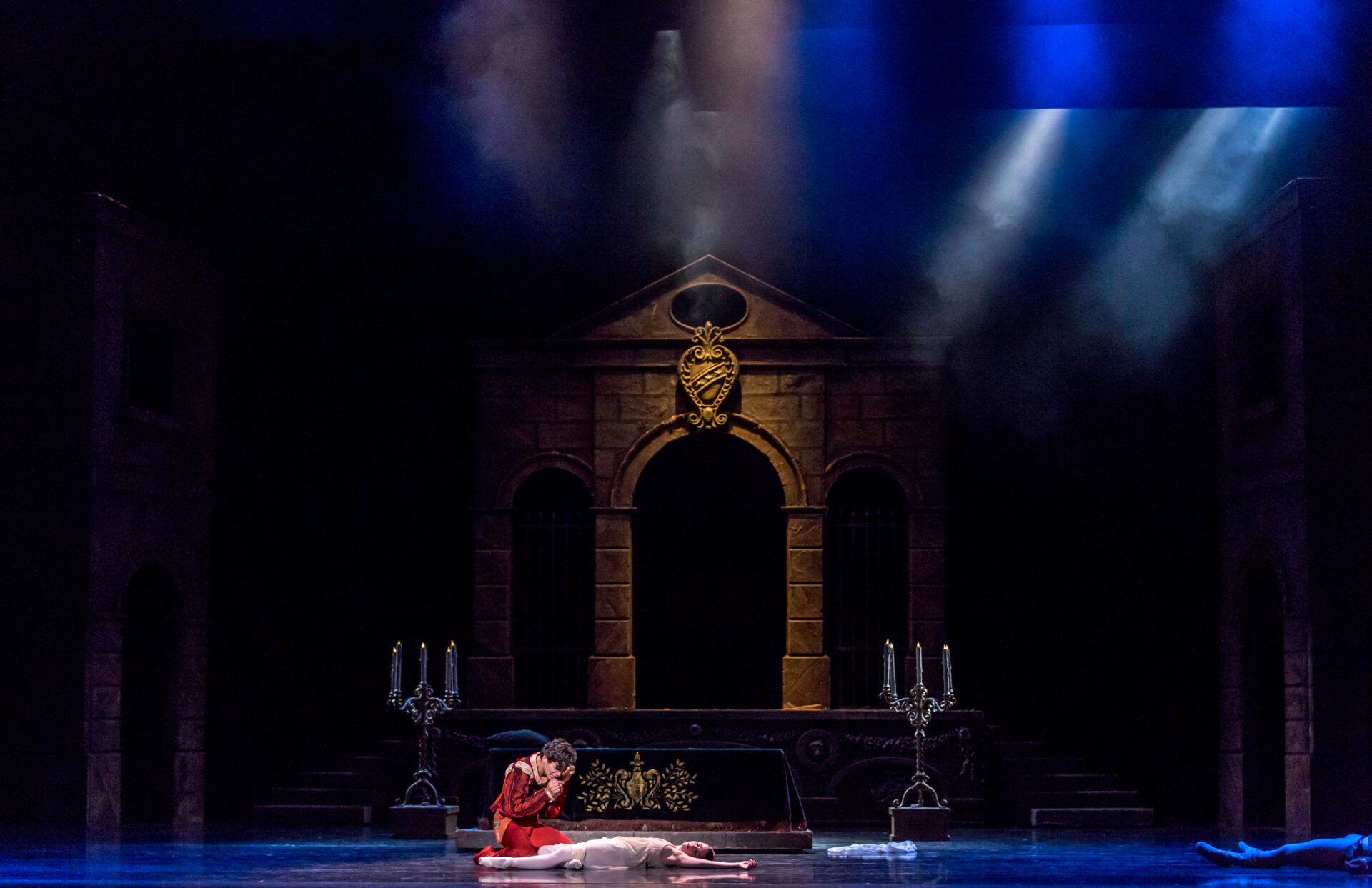 BalletMet dancers on stage in Romeo & Juliet.