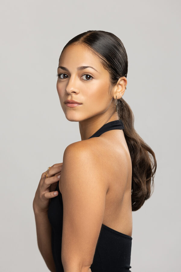 Headshot of BalletMet Company Dancer Iris Dávila