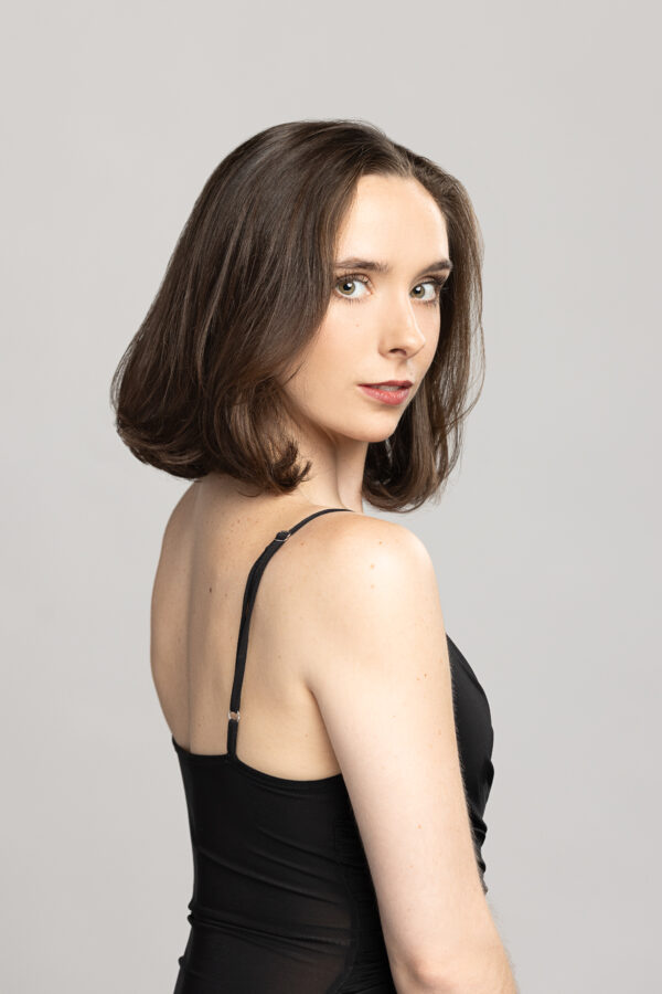 Headshot of BalletMet Company Dancer Sophie Miklosovic